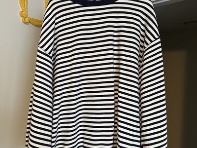 Navy blue/white aerie sweatshirt