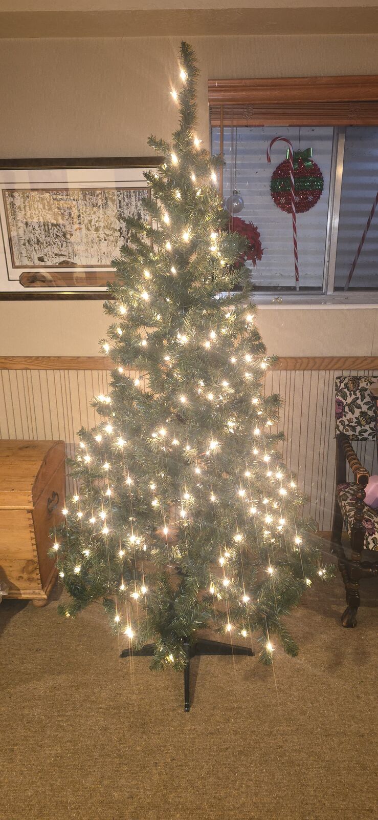 6ft Christmas tree w/ built in lights