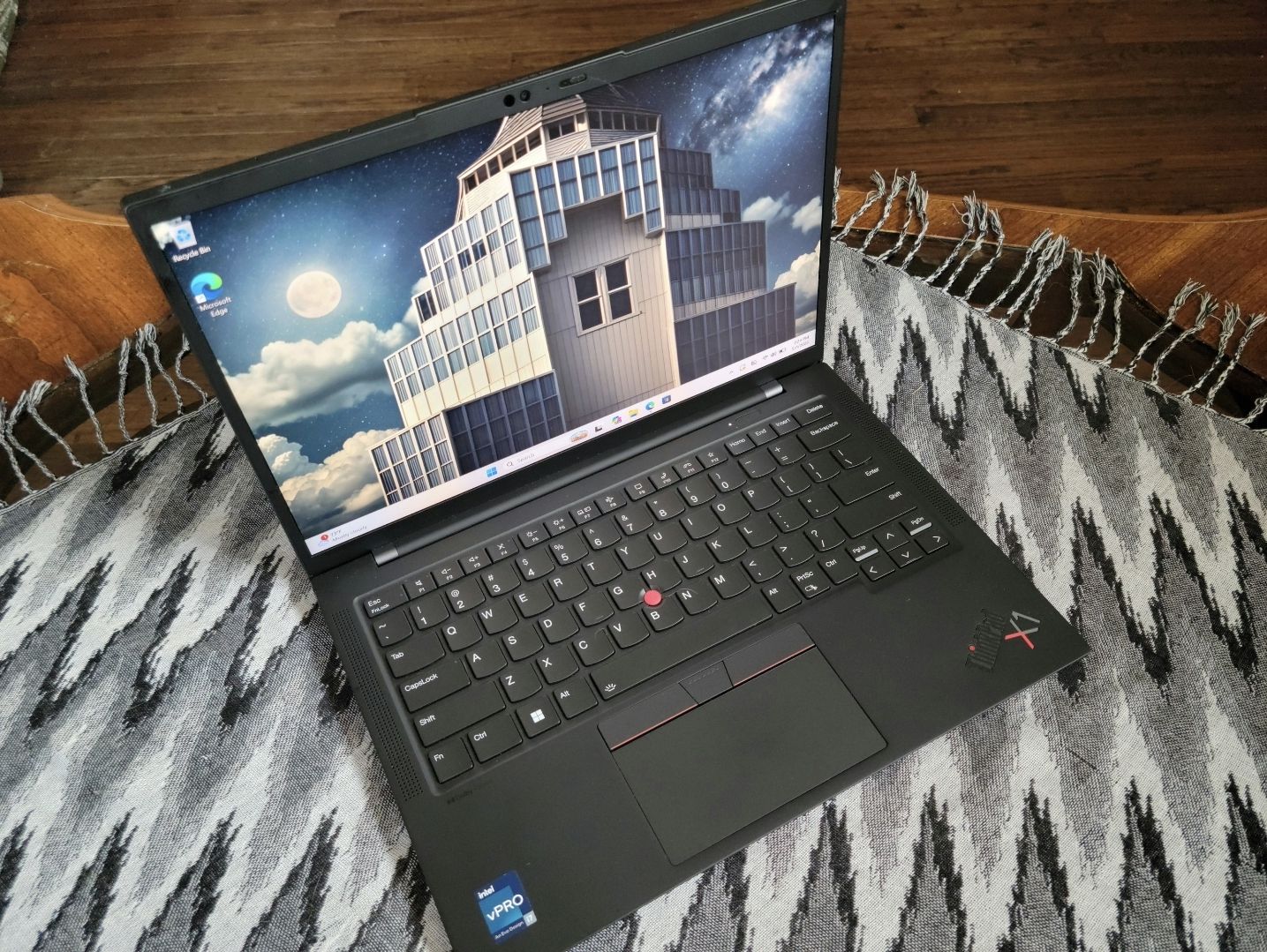 Lenovo ThinkPad X1 Carbon Gen 11 - i7 vPro - 32GB RAM - 3 yr WARRANTY