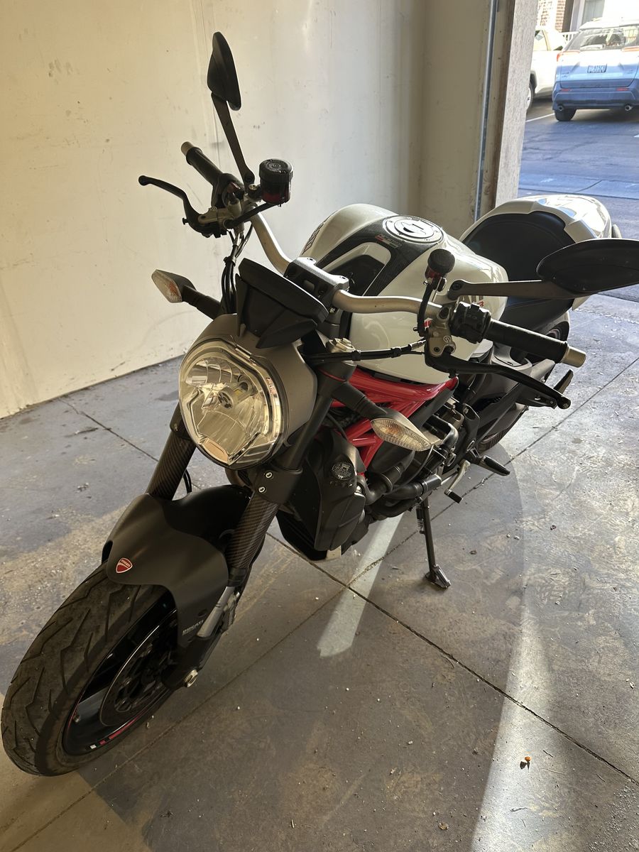 $8000 OBO 2015 Ducati Monster 1200S Red