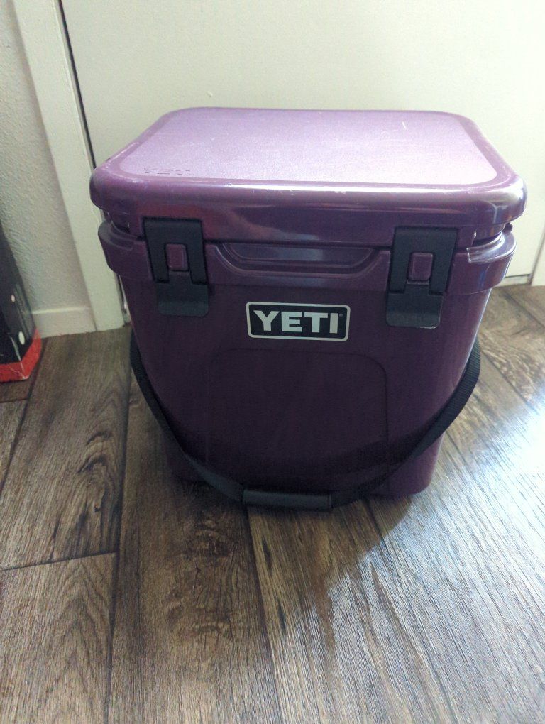 YETI Roadie 24 Hard Cooler - Nordic Purple - with Kodiak Ice Pack, Excellent Condition