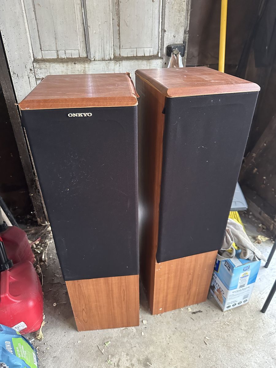 Onkyo tower speakers