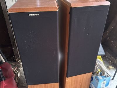 Onkyo tower speakers
