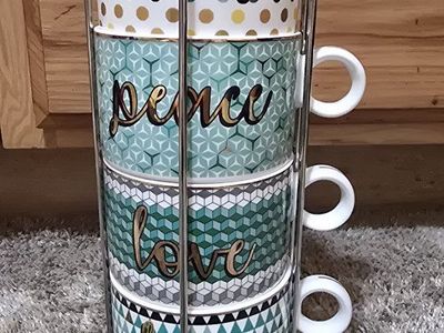 Mikasa French Countryside F9000 Stackable Mugs & Saucers Set w/ Rack (Joy, Peace, Love, Hope)