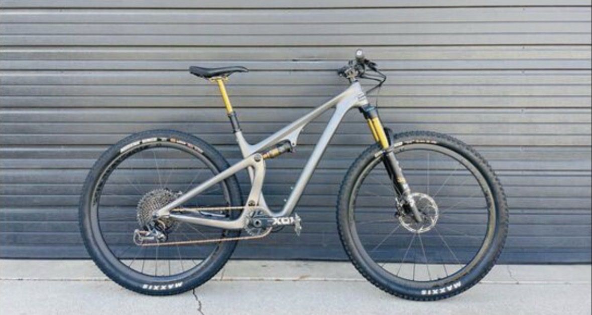 Yeti SB115 T2  Mountain Bike - Full Suspension, Carbon Frame & Wheels, Medium