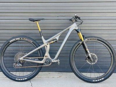 Yeti SB115 T2 Mountain Bike - Full Suspension, Carbon Frame & Wheels, Medium