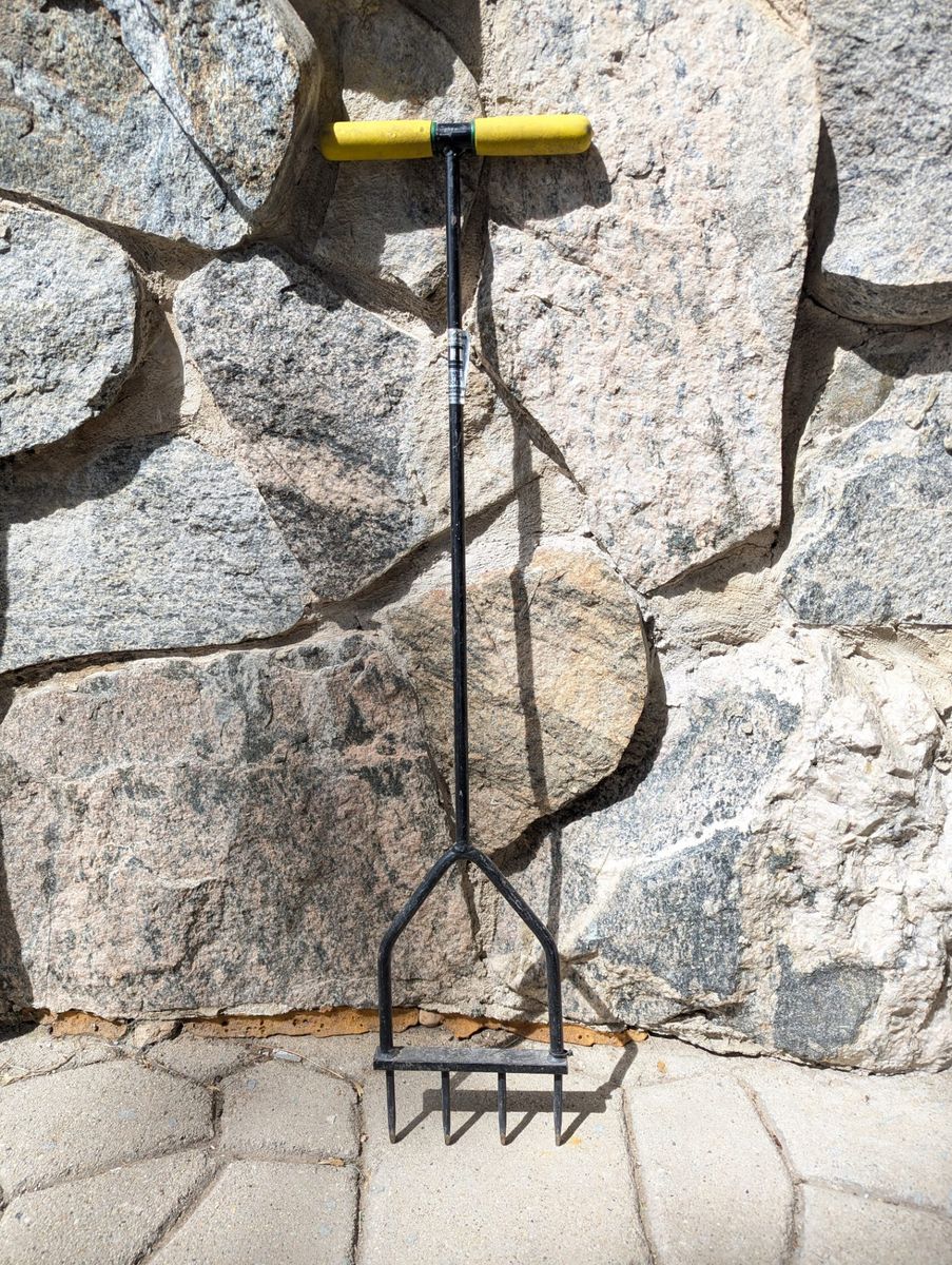 Lewis Lifetime Tools Stand-Up Garden Cultivator 4-Prong Claw Steel Yellow Handle