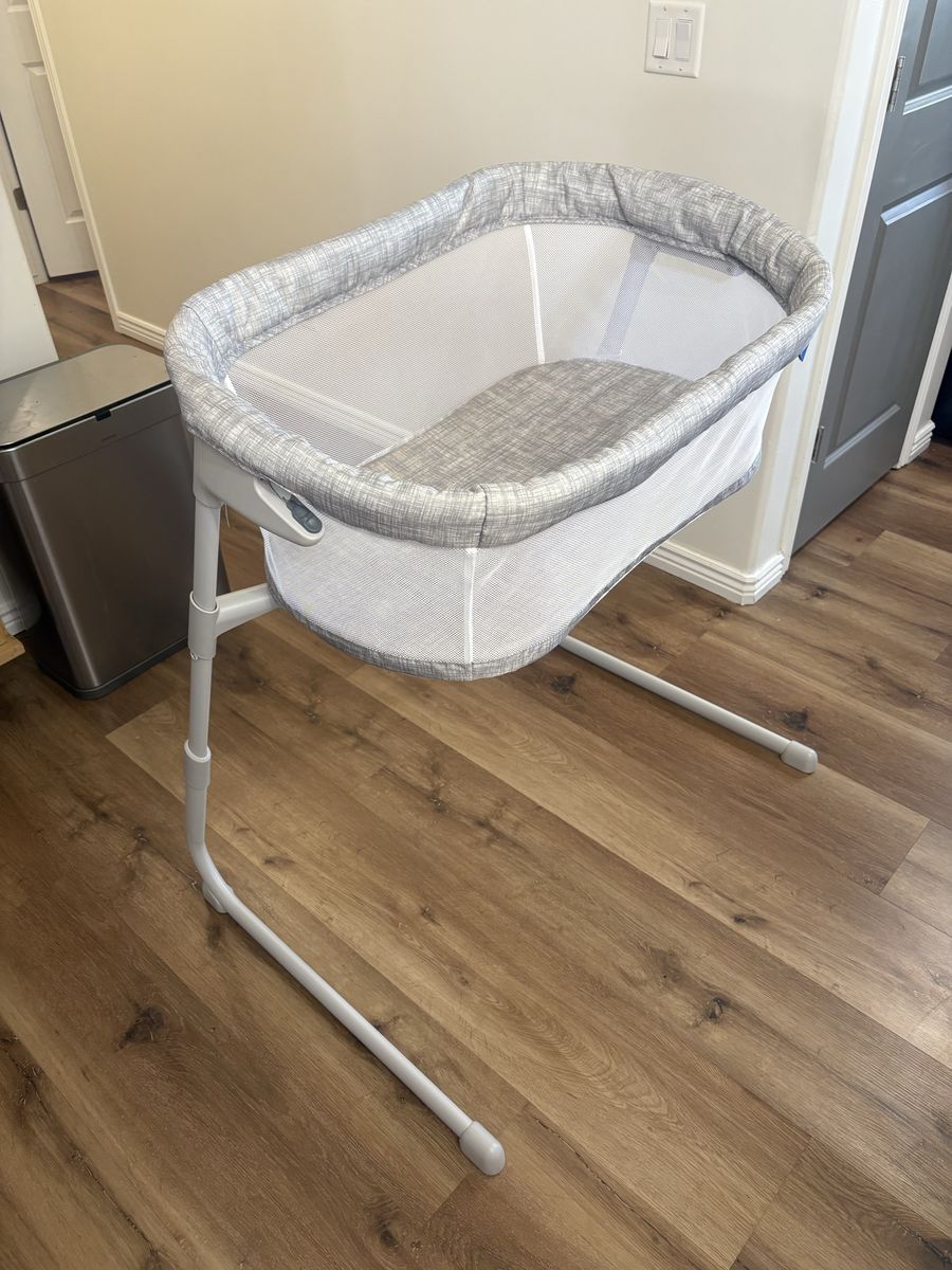 HALO BassiNest Lite Bedside Bassinet – $50