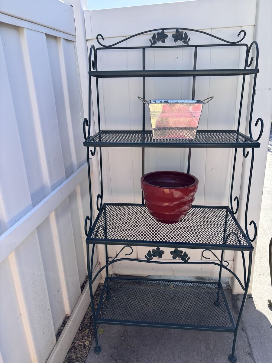 Vintage Gardening Potters Rack. Darling for your she shed, greenhouse etc.