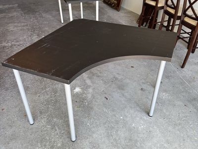 Corner desk