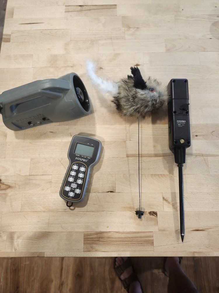 FOXPRO Wildfire with the FOXPRO BLACK JACK DECOY