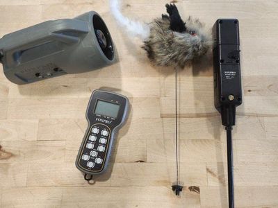 FOXPRO Wildfire with the FOXPRO BLACK JACK DECOY