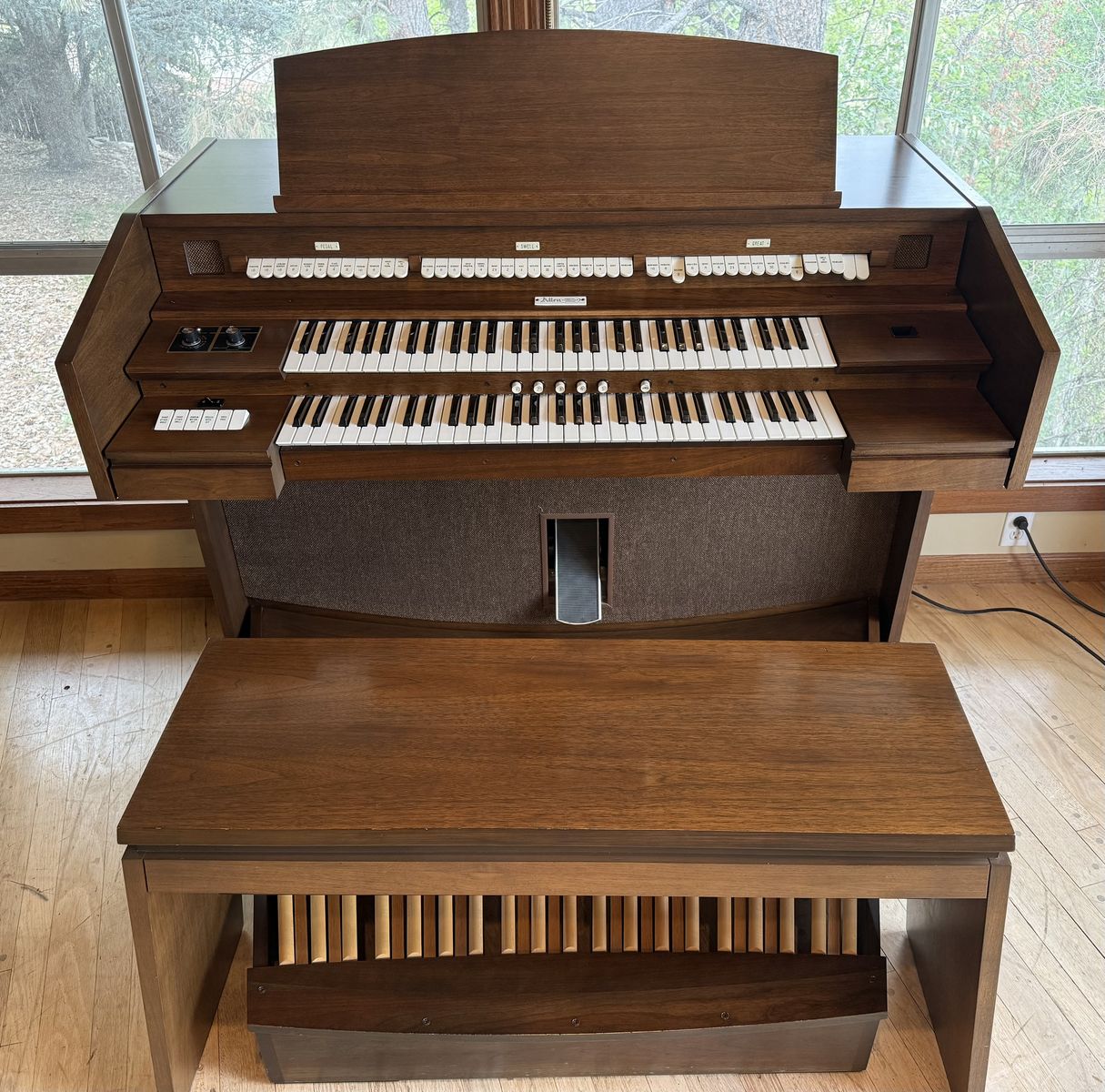 Vintage Allen Organ – Exceptional Condition