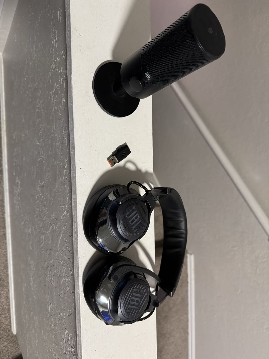JBL Light Up Headset W/ Mic And JBL Desk Mic