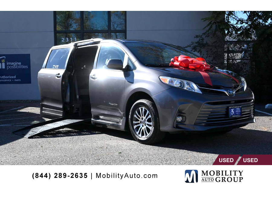 2020 Toyota Sienna XLE 8-Passenger