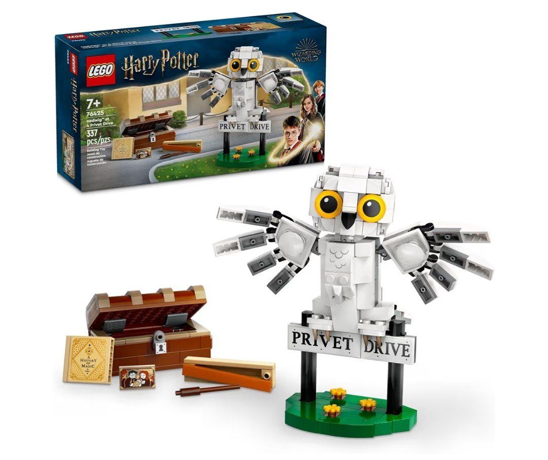 LEGO Harry Potter Hedwig at 4 Privet Drive 76425 Set - Complete with Owl, Trunk & Sign