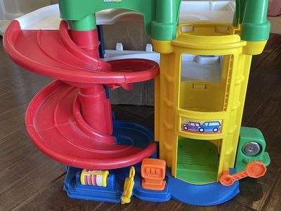 Fisher Price 2006 Little People Racing’s Ramps Car Garage