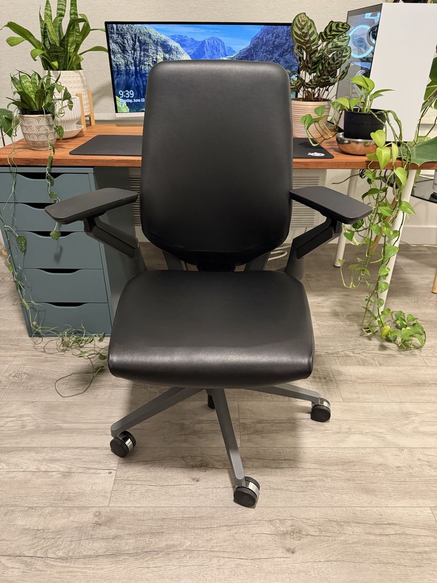 Steelcase Gesture Office Chair ( Leather )