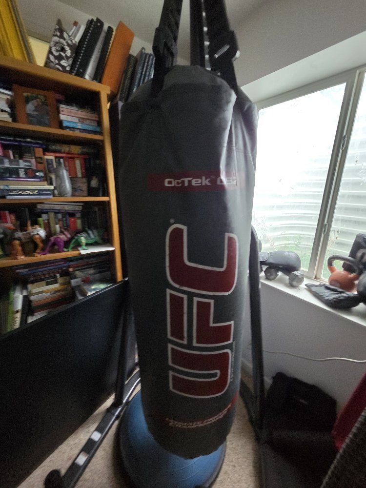 UFC super heavy punching bag and heavy duty stand