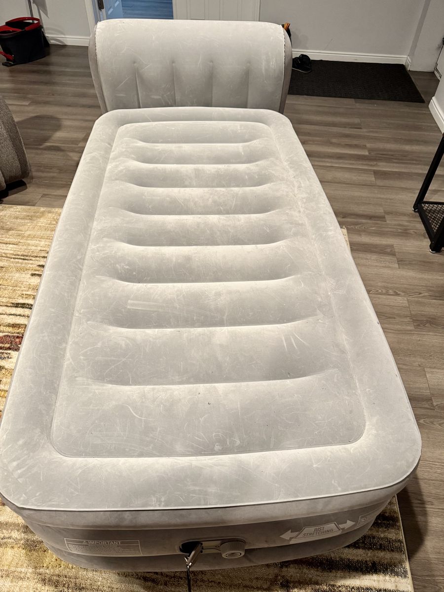 I’M SELLING INFLATABLE MATTRESS AND TWO BACKREST PILLOWS IN GOOD CONDITION