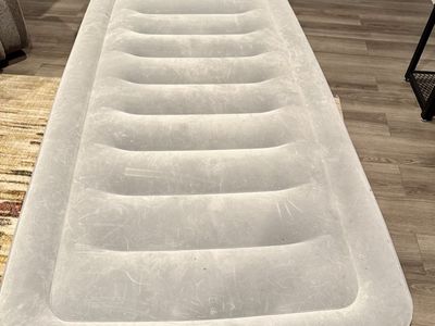 I’M SELLING INFLATABLE MATTRESS AND TWO BACKREST PILLOWS IN GOOD CONDITION