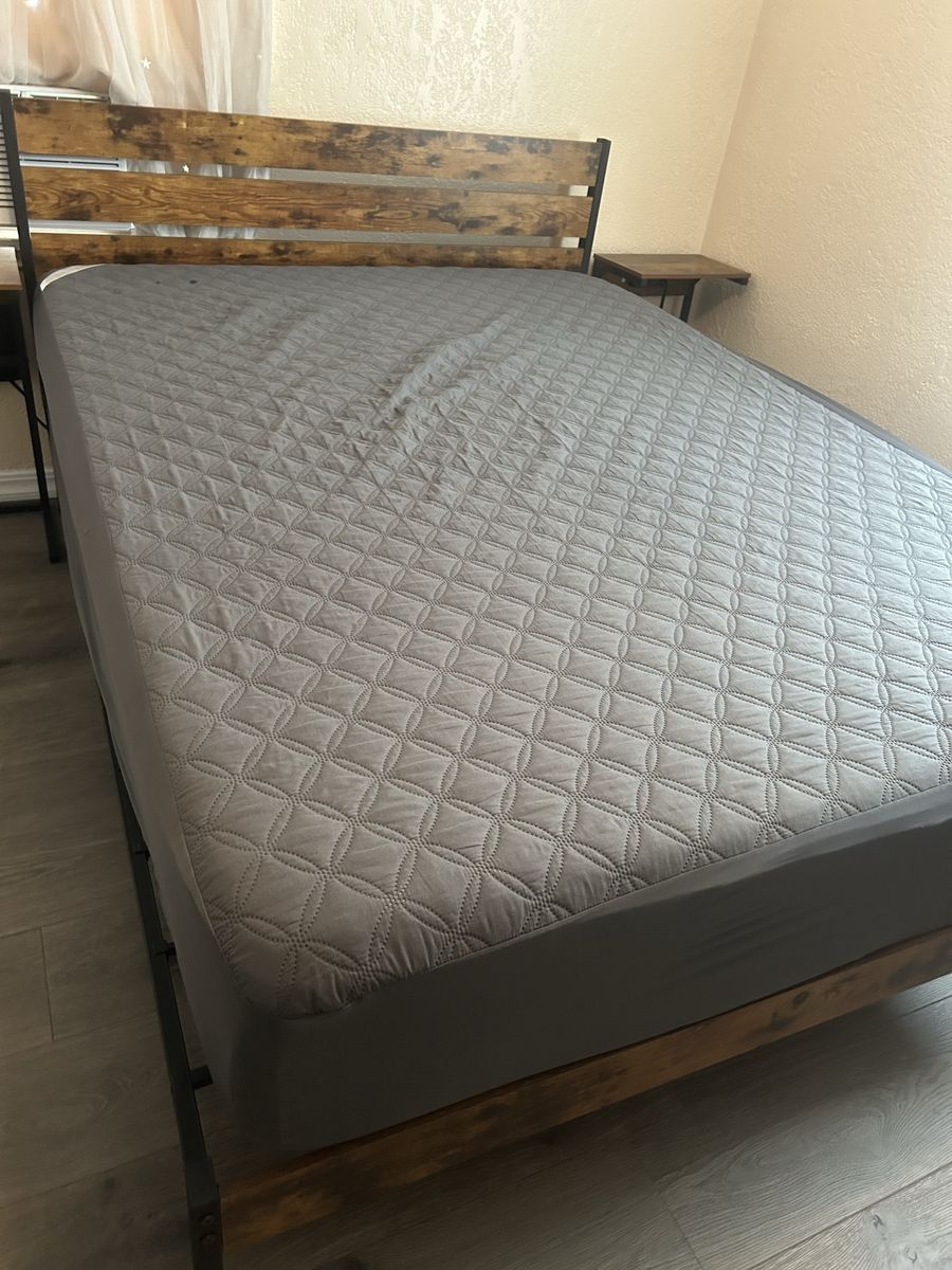 Full size bed and dressers