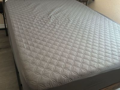 Full size bed and dressers
