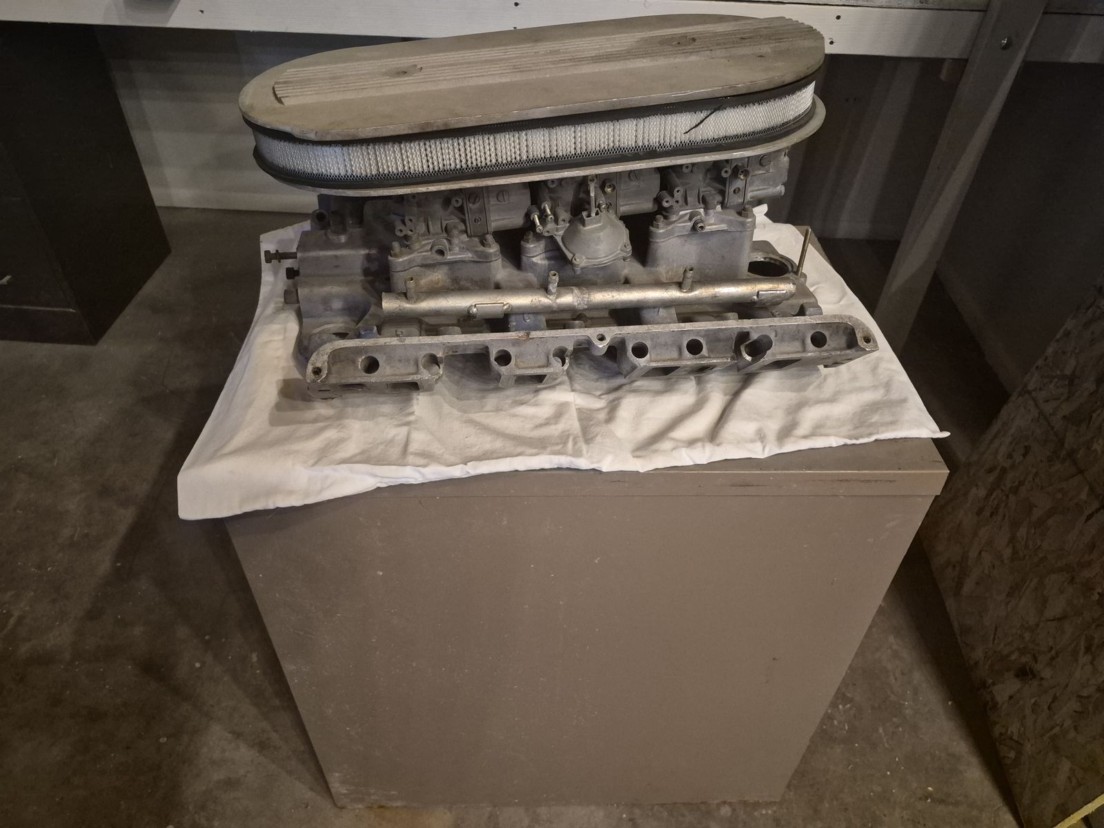 Ford FE Vintage Triple Two-Barrel Carburetor Intake Manifold Assembly with Air Cleaner  Thunderbird version