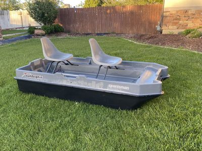 Sun Dolphin Pontoon Fishing Boat 8ft - $550