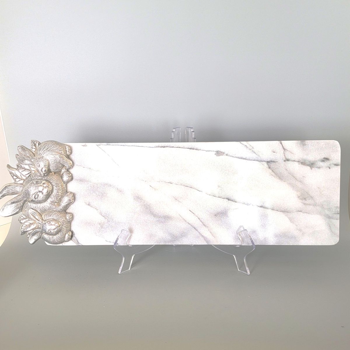 ARTHUR COURT VINTAGE 1986 "BUNNIES" WHITE MARBLE CHEESE / CHARCUTERIE BOARD 19X6"