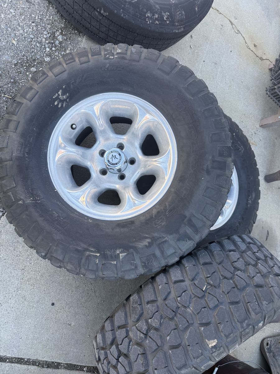 BFG KM2’s  | 32x11.50R15 | Complete set + Spare