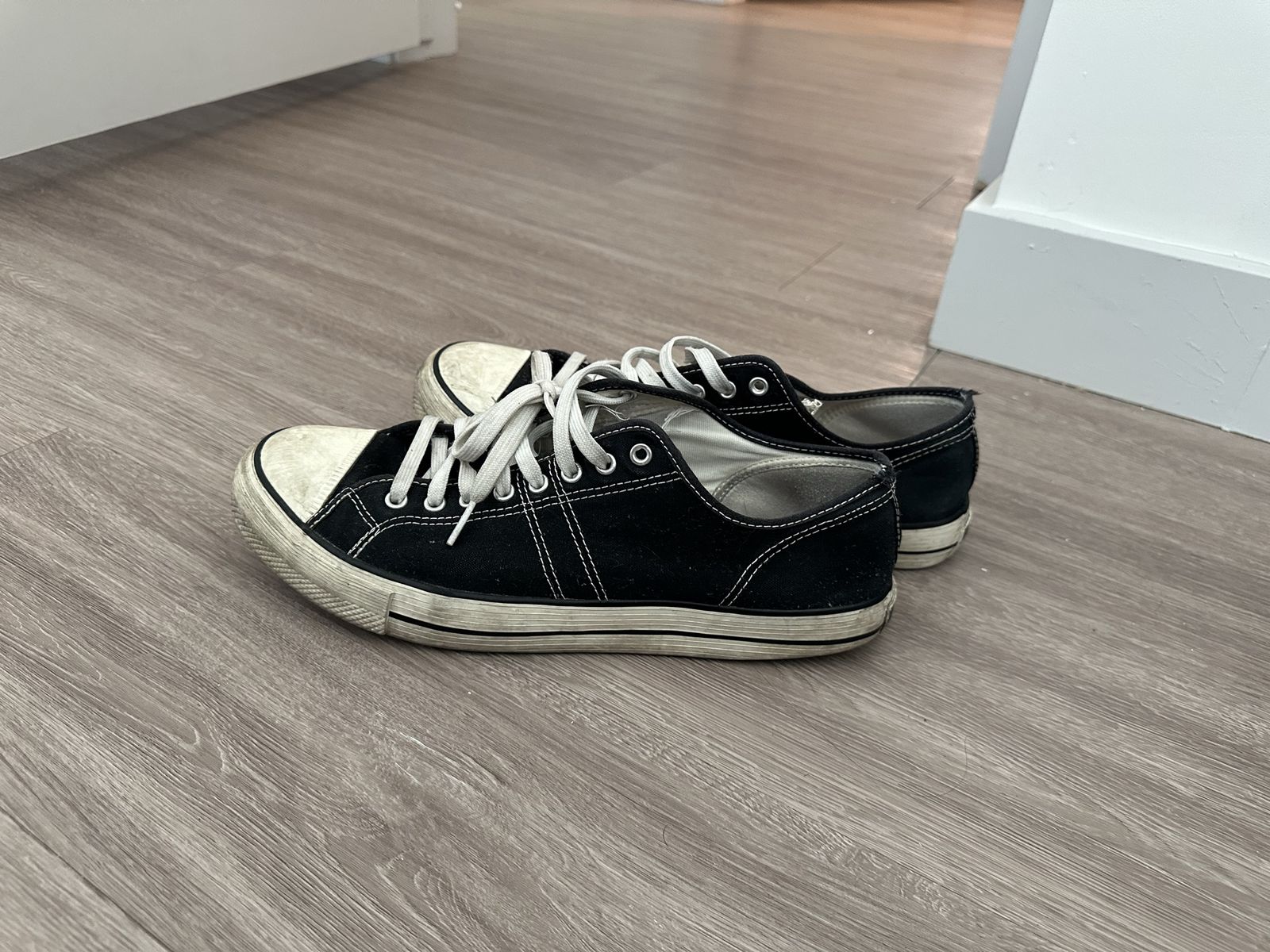 Converse size 9