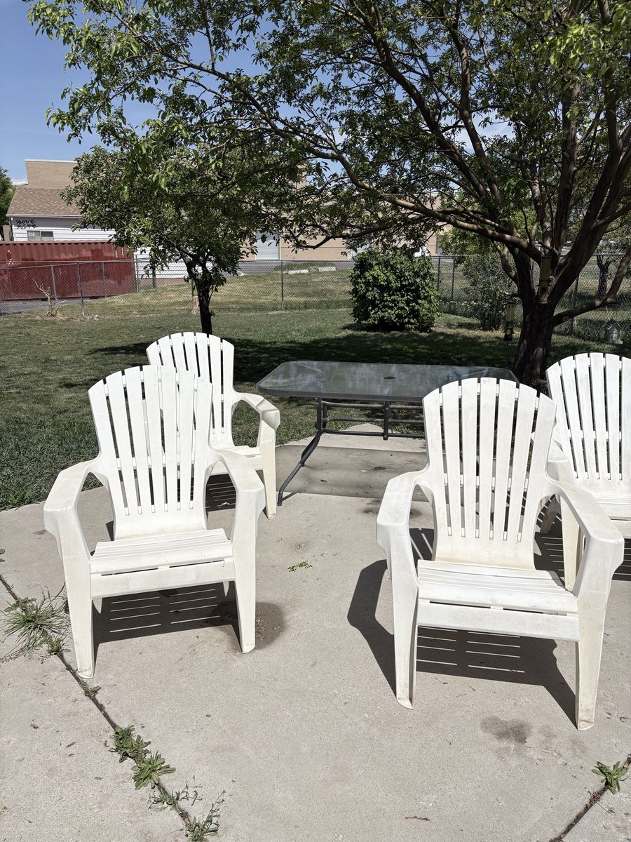 Patio furniture 4 chairs and table