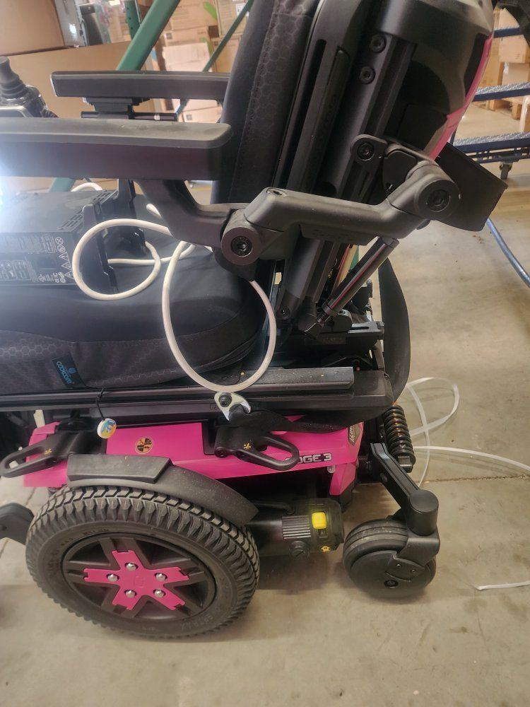 Quantum Edge 3 Power Wheelchair Pink with Black Cushioning