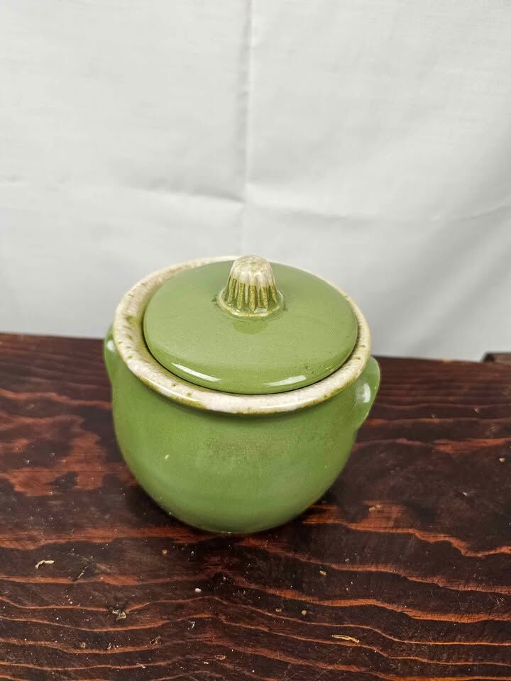 Vintage Hull Pottery Beanpot – Green Drip Glaze – With Lid