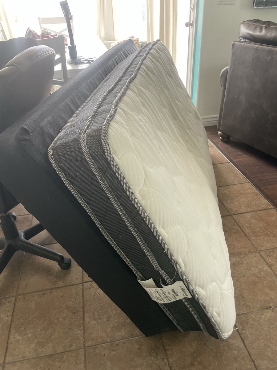 Twin mattress and baseboard 