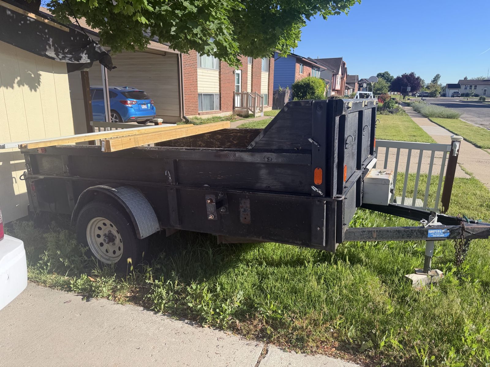 Single axle utility trailer