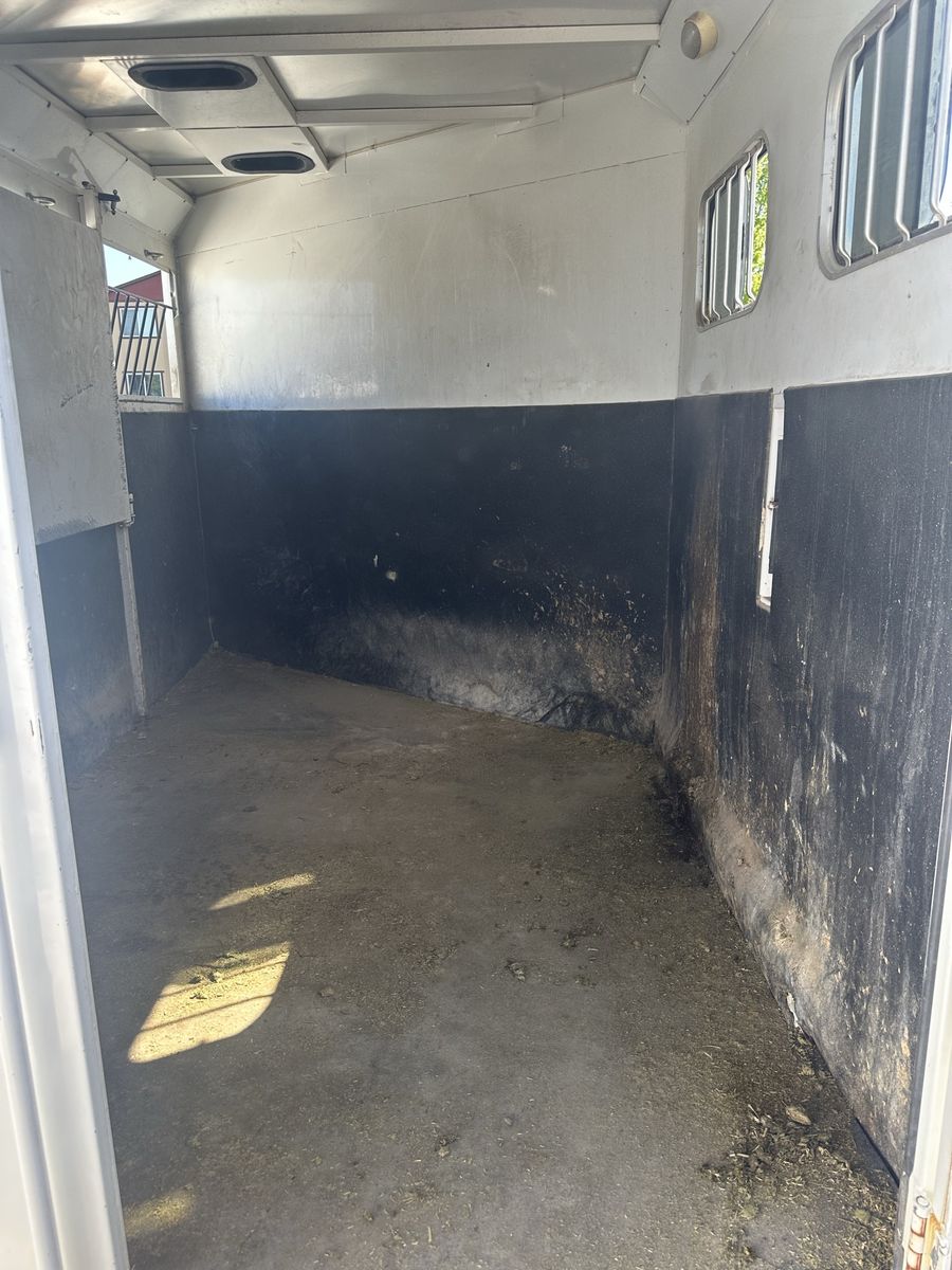 2006 Trails West 2 horse trailer