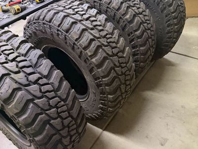 Mickey Thompson Baja Boss 37x12.5r17