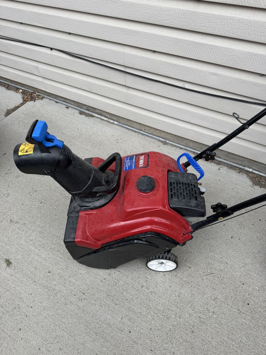 Toro Power Clear 518 ZE Single-Stage 18-inch 99cc Electric Start Snow Blower - Moving Sale - $70 OBO