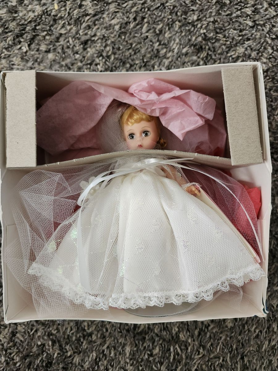 Madame Alexander Special Occasions Bride: Blonde, Brown
