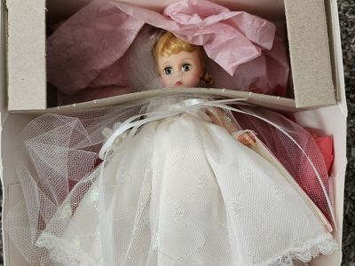 Madame Alexander Special Occasions Bride: Blonde, Brown