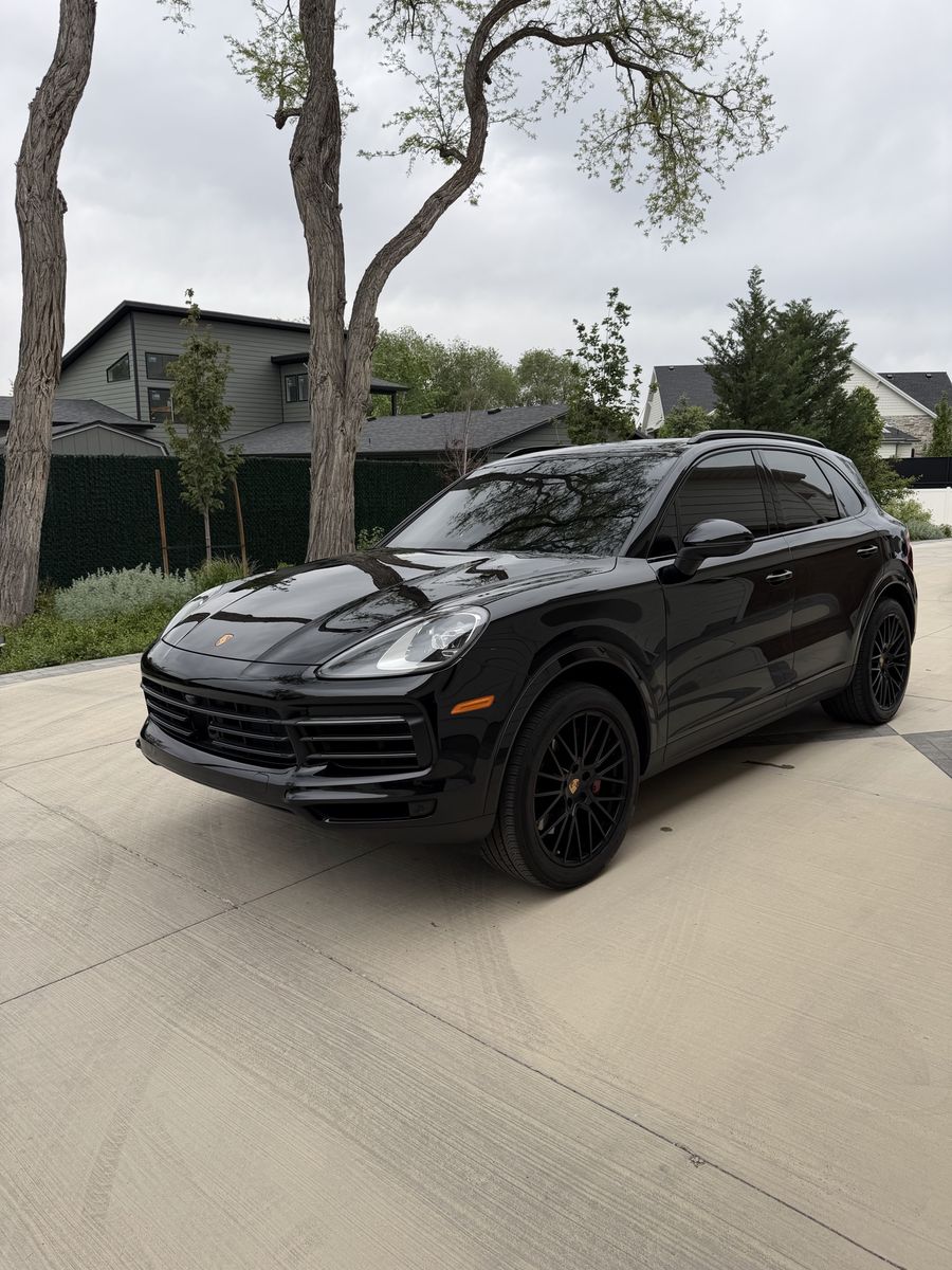 2023 Porsche Cayenne Platinum
