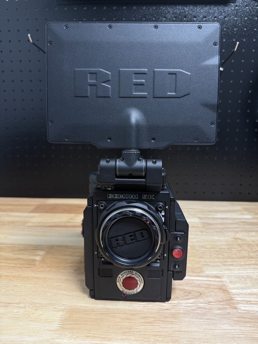 RED Gemini 5K S35 Cinema Camera Production Package (EF) – Monitor, Media, Case