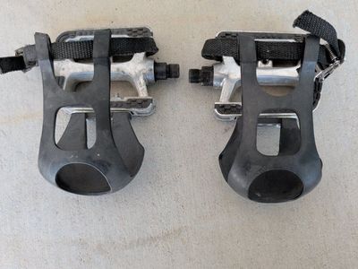 Unbranded Bicycle Pedals with Toe Cages and Straps - Cycling Accessory