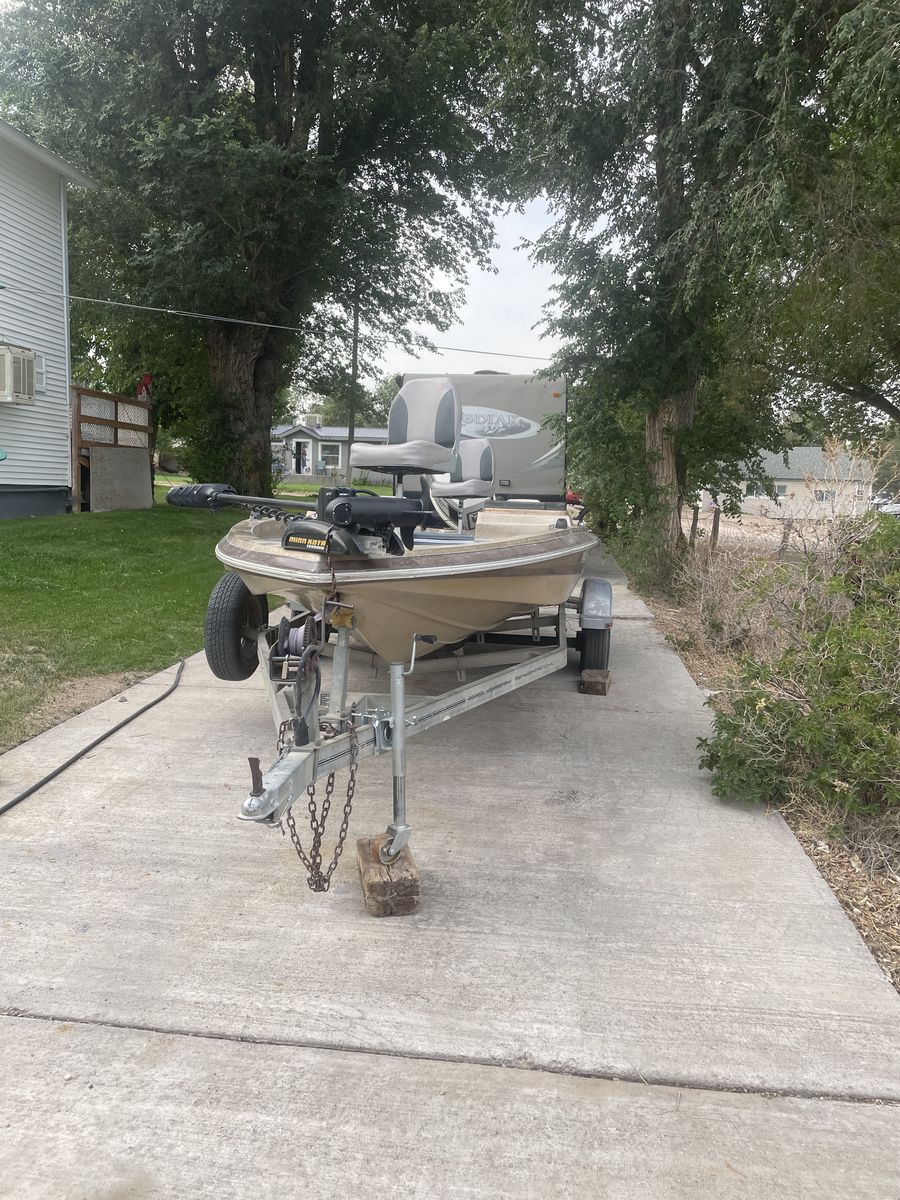 18 foot Cajun bass boat