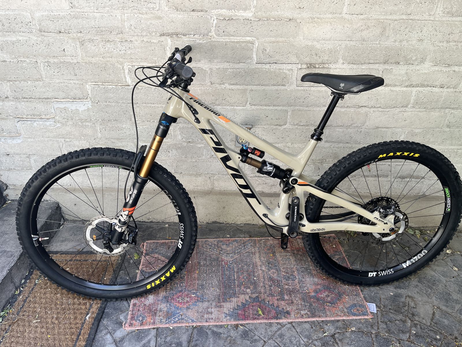 2019 Pivot Firebird M Fox Factory 29" Really good condition