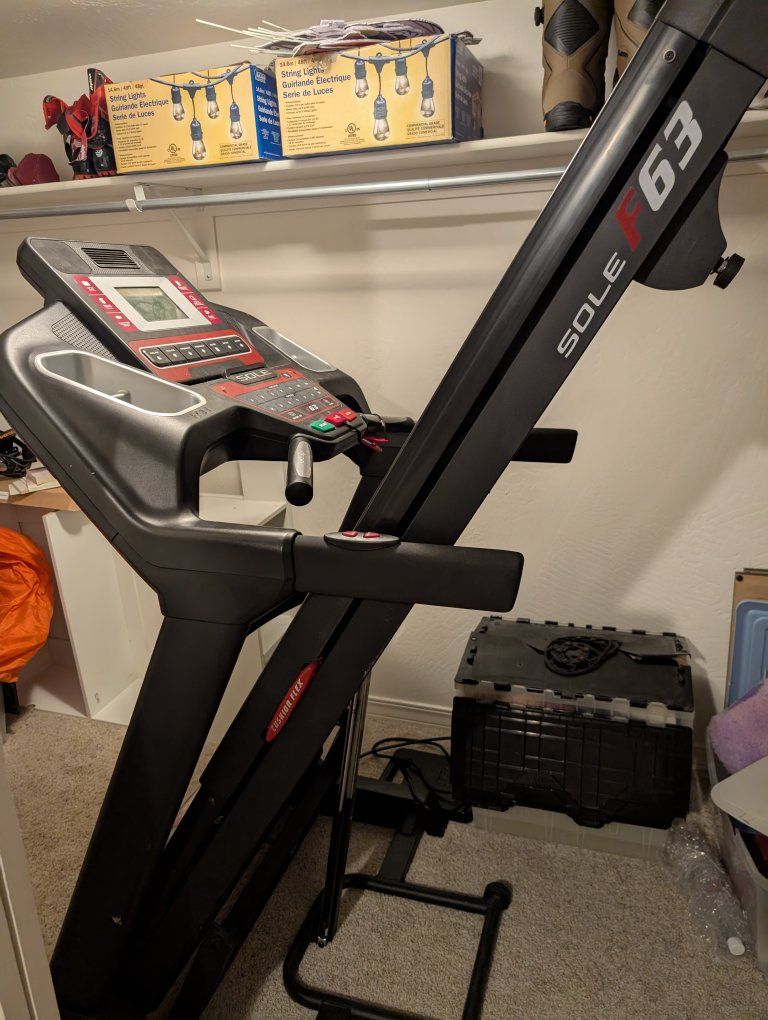 SOLE F63 Folding Treadmill - Excellent Condition, Low Use - Incline & Speed Control