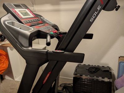 SOLE F63 Folding Treadmill - Excellent Condition, Low Use - Incline & Speed Control