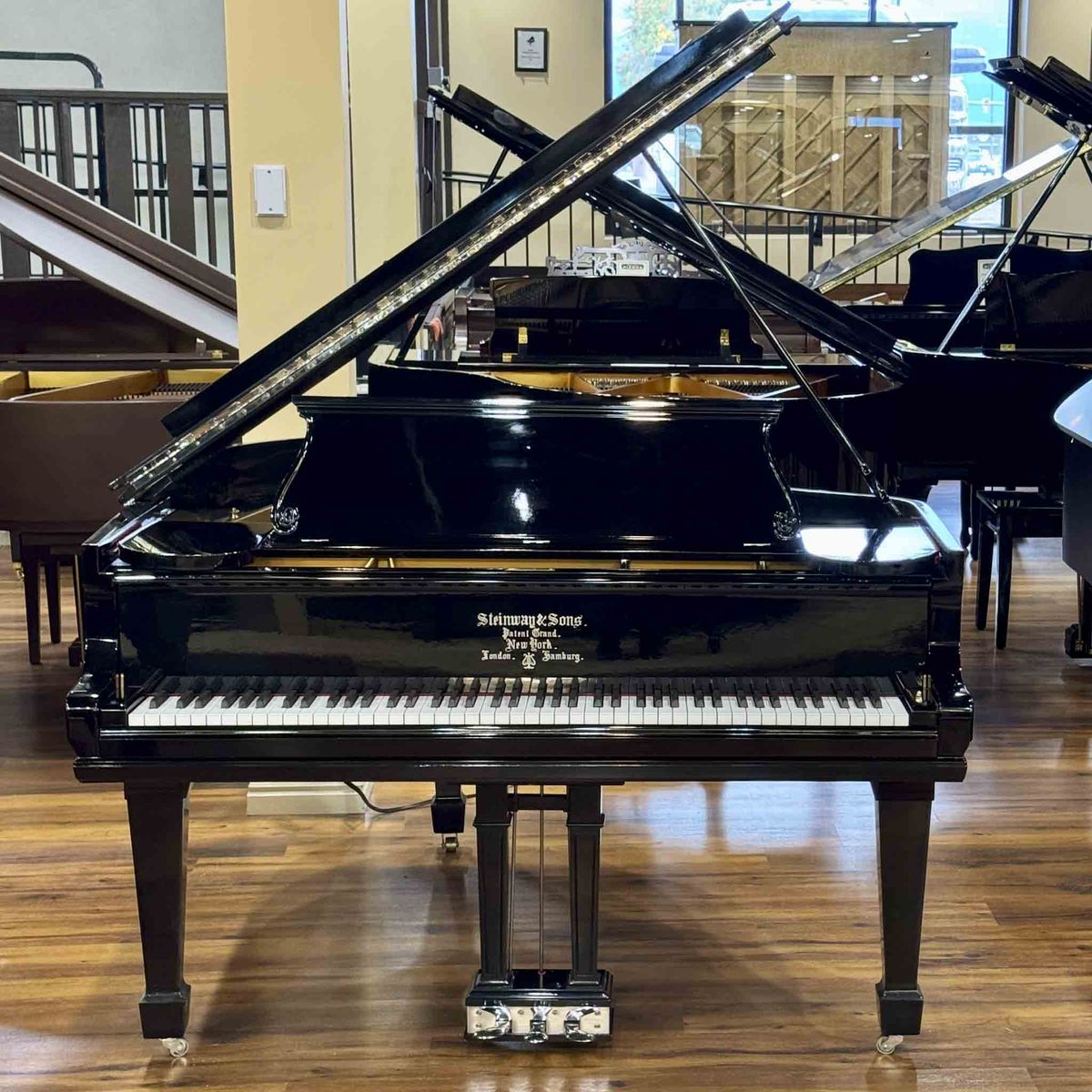 GORGEOUS LIKE NEW STEINWAY GRAND PIANO